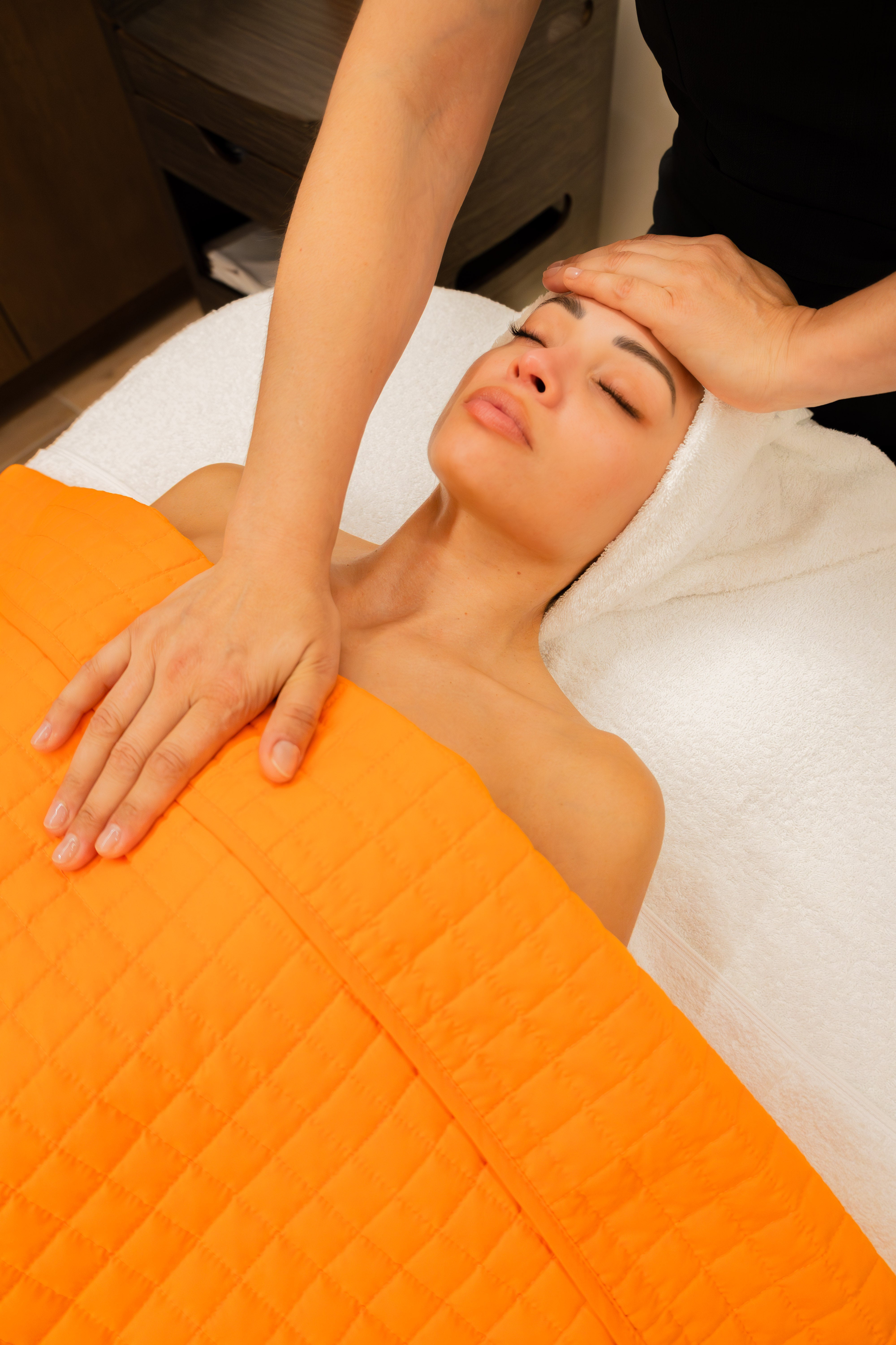 Oxygen facial treatment for radiant skin at L.RAPHAEL Geneva